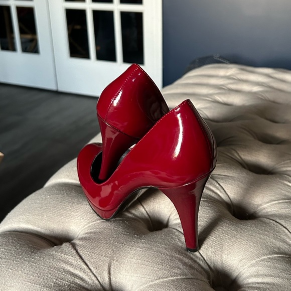 Marc Fisher Shoes - Marc Fisher Red Patent Leather Heels - Stunning - Size 8